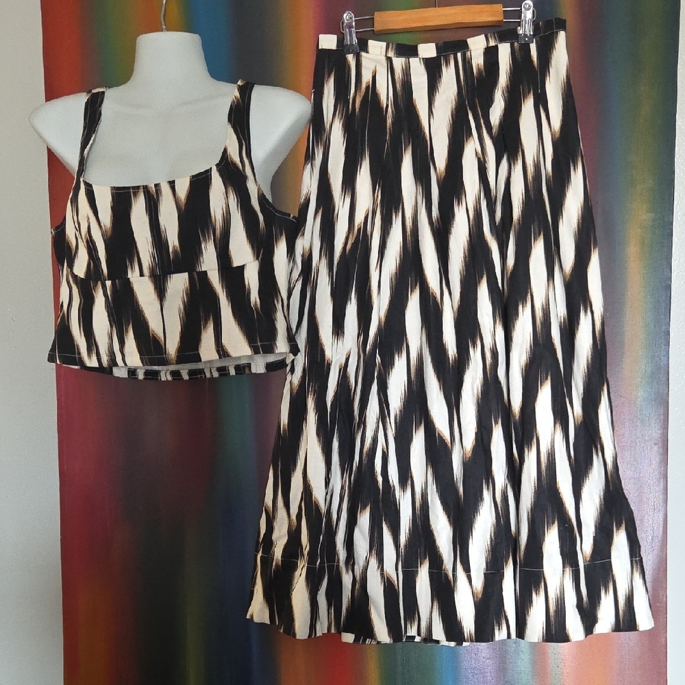 Banana Republic Black and Cream A-Line Skirt